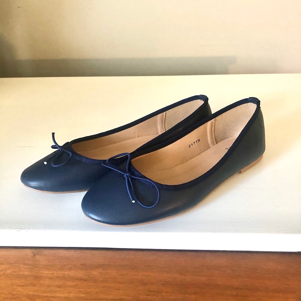 Brand new navy blue flats with bow detail